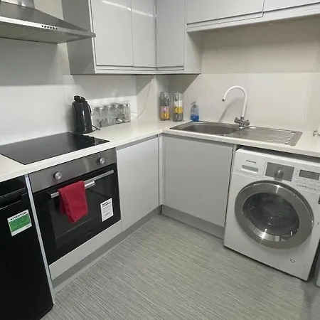 Апарт-отель Mays - 102 Mill Street, Free Parking, 2 Minute Walk To Baltic Market And Centre - Sleep 1-10 Guests Ливерпуль