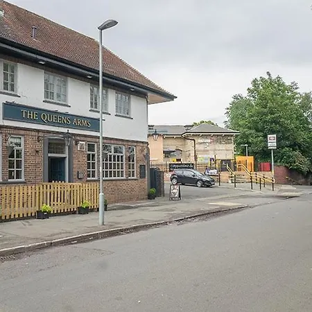 Apartment The Queens Arms *