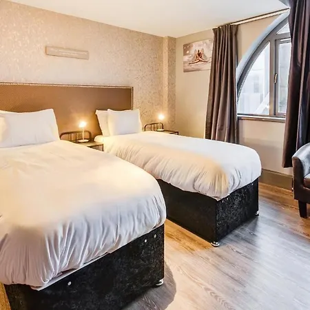 Oyo Grand Hotel