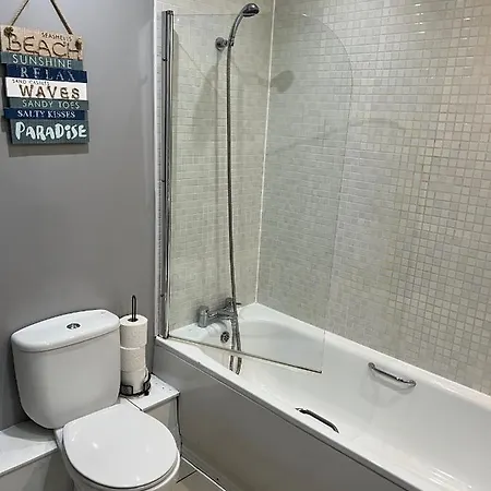 2 Bedroom Free Parking By Concert Square Sleeps 8 Appartement