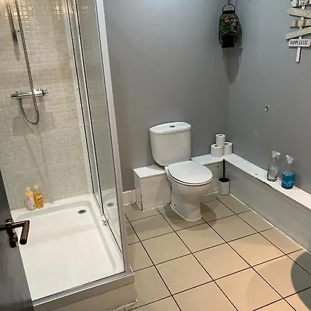 2 Bedroom Free Parking By Concert Square Sleeps 8 Liverpool