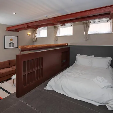 Lägenhetshotell Trueman Court Luxury Serviced 5*