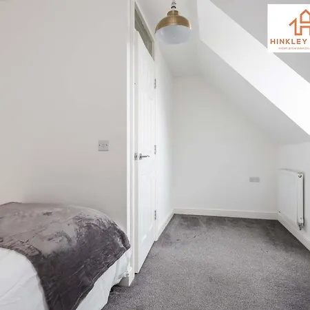 بيت للعطل Modern Townhouse - Free Gated Parking - Centre - 5 ! By Hinkley Homes Short Lets & Serviced
