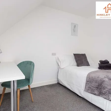 بيت للعطل Modern Townhouse - Free Gated Parking - Centre - 5 ! By Hinkley Homes Short Lets & Serviced *
