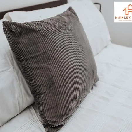 بيت للعطل Modern Townhouse - Free Gated Parking - Centre - 5 ! By Hinkley Homes Short Lets & Serviced *
