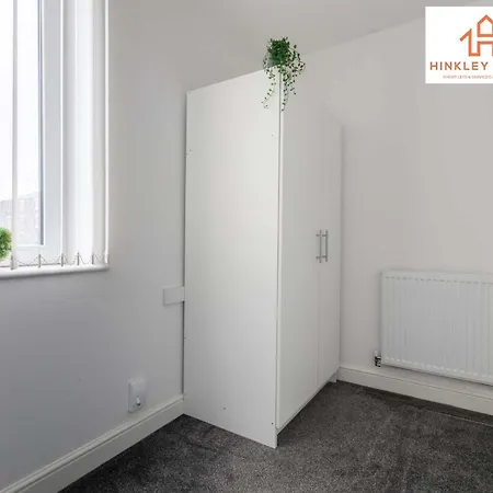 بيت للعطل Modern Townhouse - Free Gated Parking - Centre - 5 ! By Hinkley Homes Short Lets & Serviced *