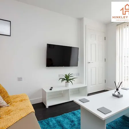 Modern Townhouse - Free Gated Parking - Centre - 5 ! By Hinkley Homes Short Lets & Serviced بيت للعطل