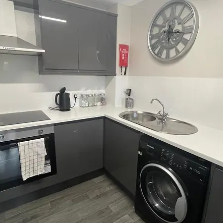 Hosted By Ryan - 1 Bedroom * Liverpool