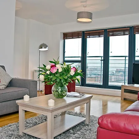 Base Serviced - Duke Street Apartmán *