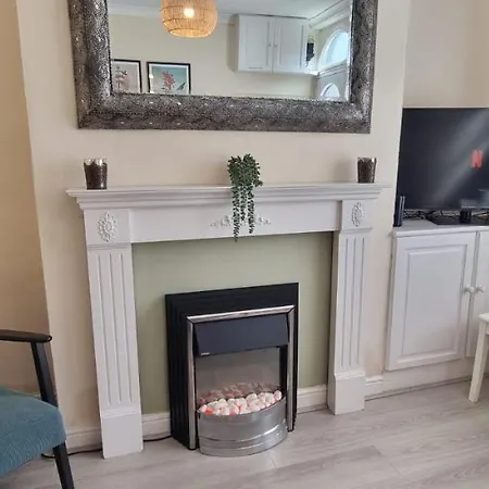 Toffees Townhouse A 2 Bed House In 1 Mins Walk To Goodison Park 度假居