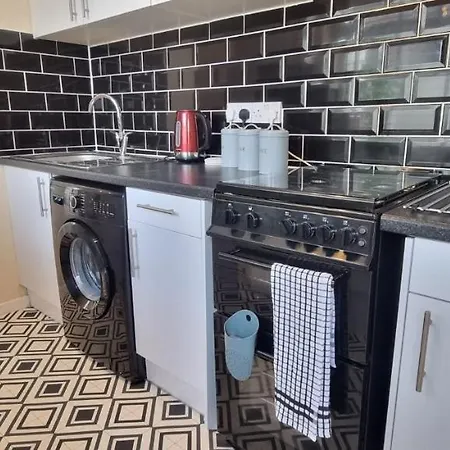 Toffees Townhouse A 2 Bed House In 1 Mins Walk To Goodison Park