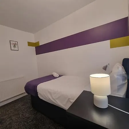 Stylish And Cosy 3bed House Free Parking Liverpool