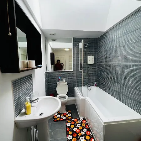 Liberty With Sharing Toilet And Kitchen *