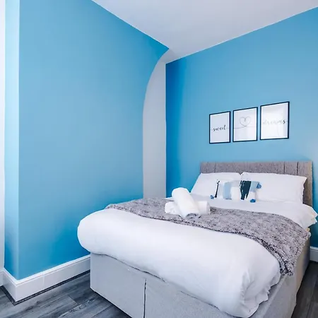 Spacious House Near Centre -sleeps 8 - Parking * 利物浦