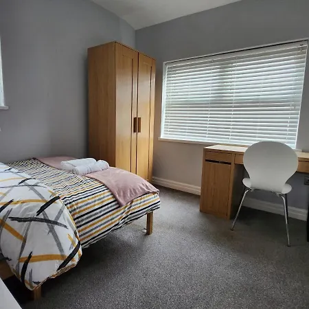 Leopold House Guest house *