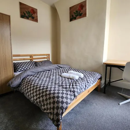 Leopold House Guest house *