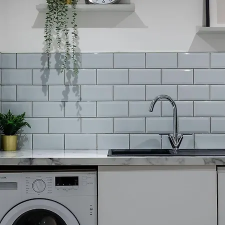 Host & - Halifax House Living * Liverpool