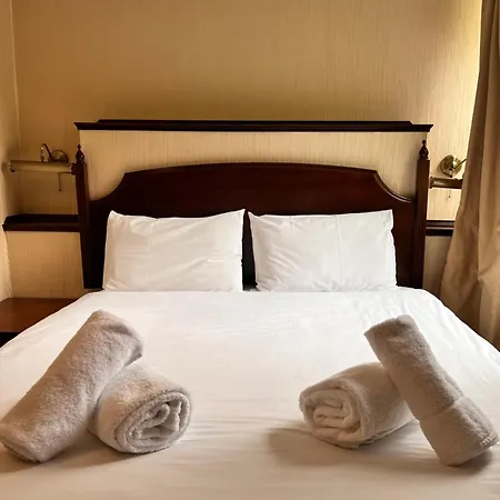 Отель The Mountford - Free Parking 3*