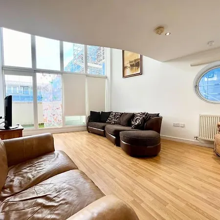Duplex On The Docks - Free Wifi/parking