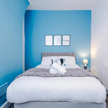 度假居 Spacious House Near Centre -sleeps 8 - Parking 利物浦