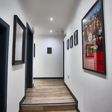 Starr 6 Bedrooms, 6 Bathrooms *