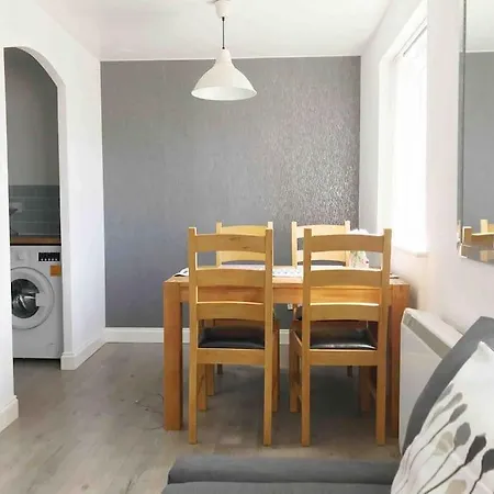 Stylish 2bedroom With Free Parking Apartment