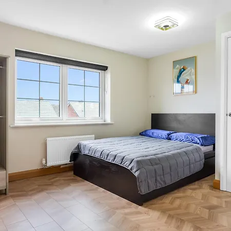 Luxurious 4 Bedroom House Liverpool