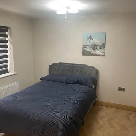 Vendégház Luxurious 4 Bedroom House *