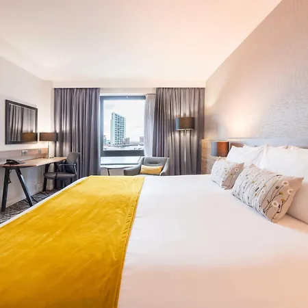 Отель Crowne Plaza Centre By Ihg 4*