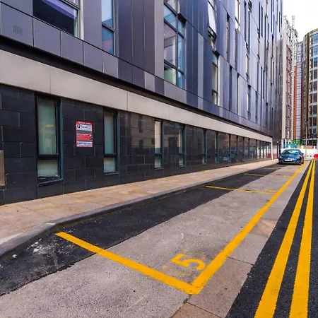 High Reviewed 1-bed With Parking Location * Liverpool
