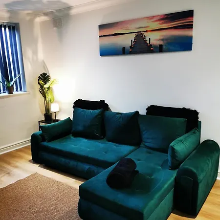 Appartement Spacious Flat For Contractors Near Football Grounds