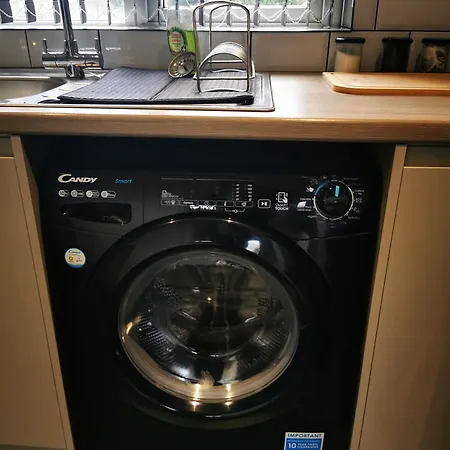 Spacious Flat For Contractors Near Football Grounds