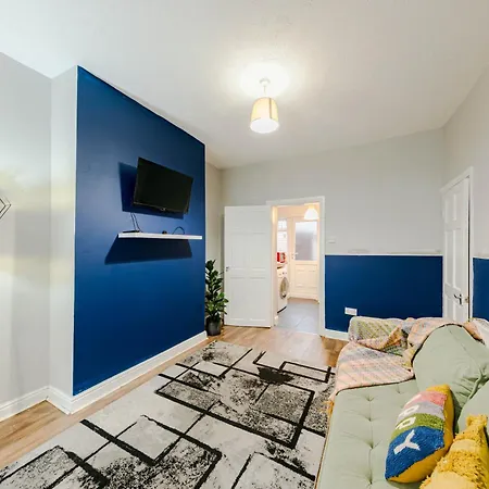 The Shamrock Stadium Side Retreat - Spacious House - Free Parking Ливерпуль