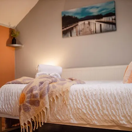 The Shamrock Stadium Side Retreat - Spacious House - Free Parking * Ливерпуль