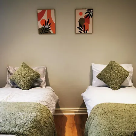 Spacious Flat For Contractors Near Football Grounds