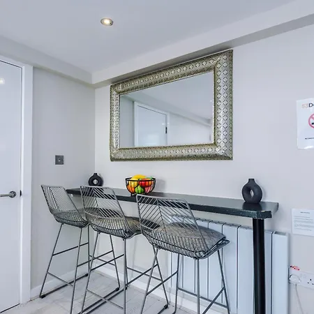 New! Stunning Centre 2-bed In By 53 Degrees Property, Ideal For Small Groups, Sleeps 6! דירה