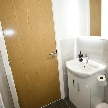 Elegant Base In - Cozy 1-bed For Business & Relaxation * Liverpool