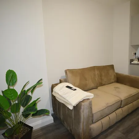 Elegant Base In - Cozy 1-bed For Business & Relaxation Lägenhet *