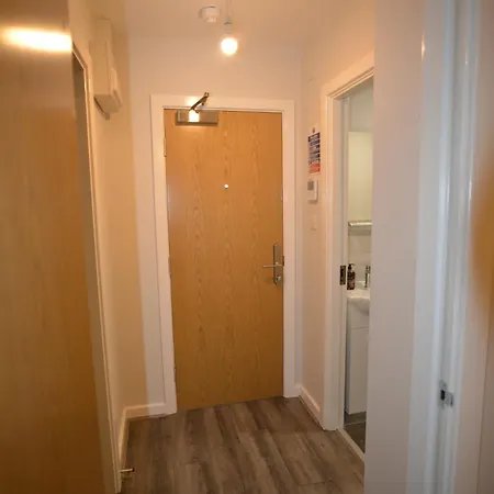 Elegant Base In - Cozy 1-bed For Business & Relaxation Lägenhet *