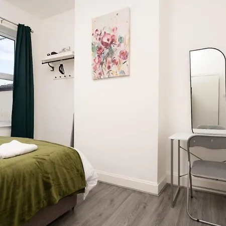 Modern 4 Bed Anfield House * Liverpool