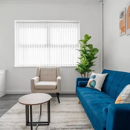 Modern 4 Bed Anfield House * Liverpool