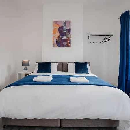 Dom wakacyjny Modern 4 Bed Anfield House