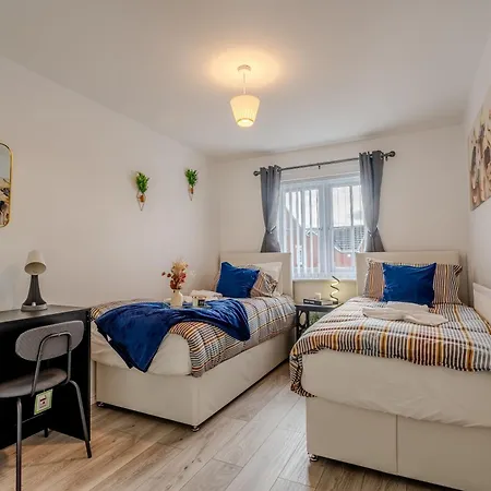5-beds In Quiet Three Bedroom House Near Anfield Stadium, Free Parking Apartamento *