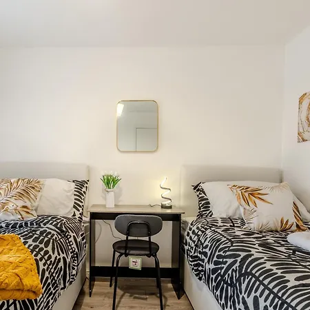 5-beds In Quiet Three Bedroom House Near Anfield Stadium, Free Parking Apartamento *