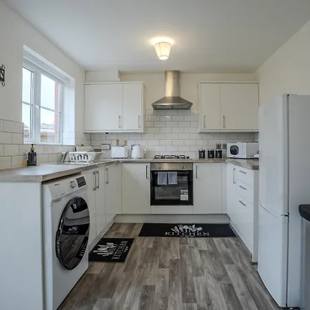 5-beds In Quiet Three Bedroom House Near Anfield Stadium, Free Parking Apartamento Liverpool