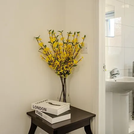 Apartamento 5-beds In Quiet Three Bedroom House Near Anfield Stadium, Free Parking Liverpool