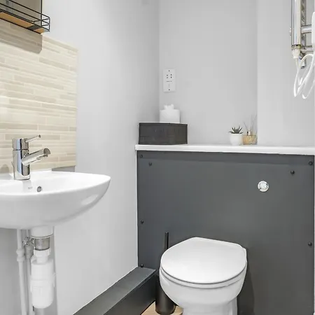 Centre - Duplex - From - Luxury - Newly Renovated - By One - Cavern Club - World Museum *