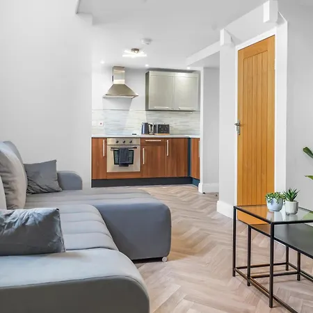 Centre - Duplex - From - Luxury - Newly Renovated - By One - Cavern Club - World Museum Apartment