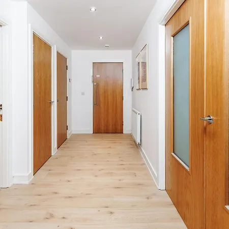 Flatzy - Prime With Ping Pong Table Apartment Liverpool