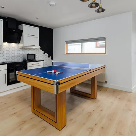 Flatzy - Prime With Ping Pong Table Liverpool